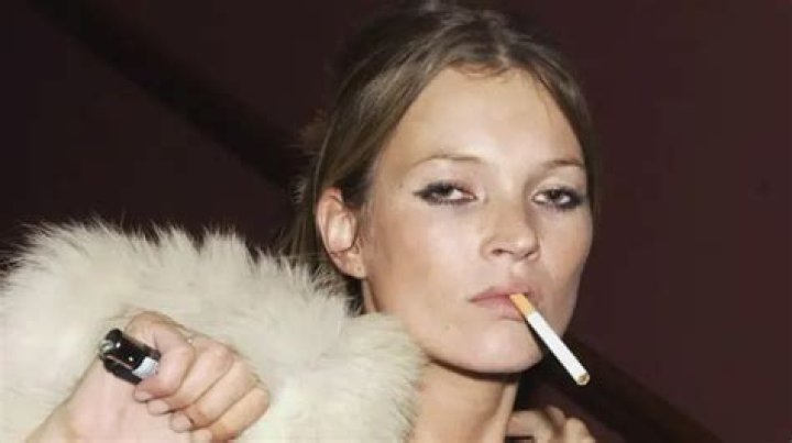 11+ Jodie Foster Smoking Pics