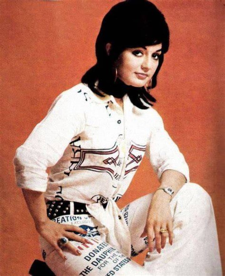 40 Fascinating Photographs of Googoosh, One of Iran's Biggest Pop Stars