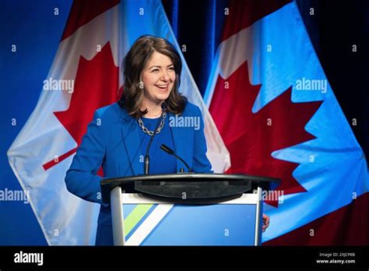 Alberta Premier Danielle Smith 'straight pride' photo receives blowback