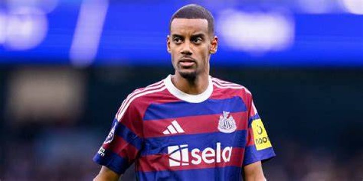 Alexander Isak Newcastle striker is set to be out until after World