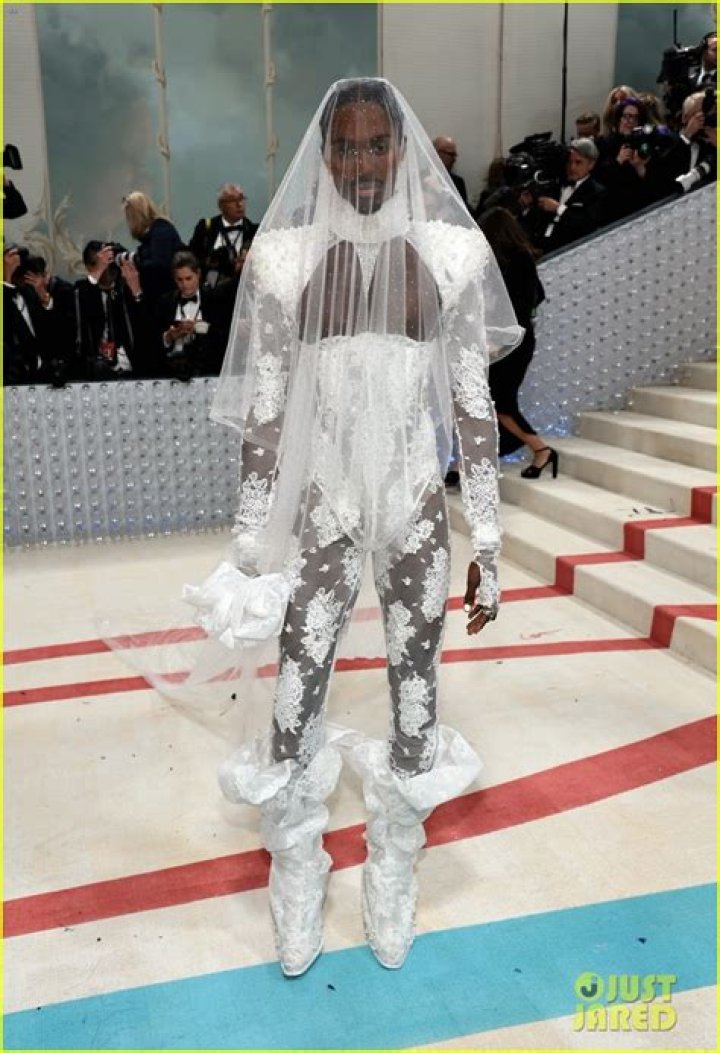 Alton Mason Dresses as Chanel Bride for Met Gala 2023 Photo 4927958