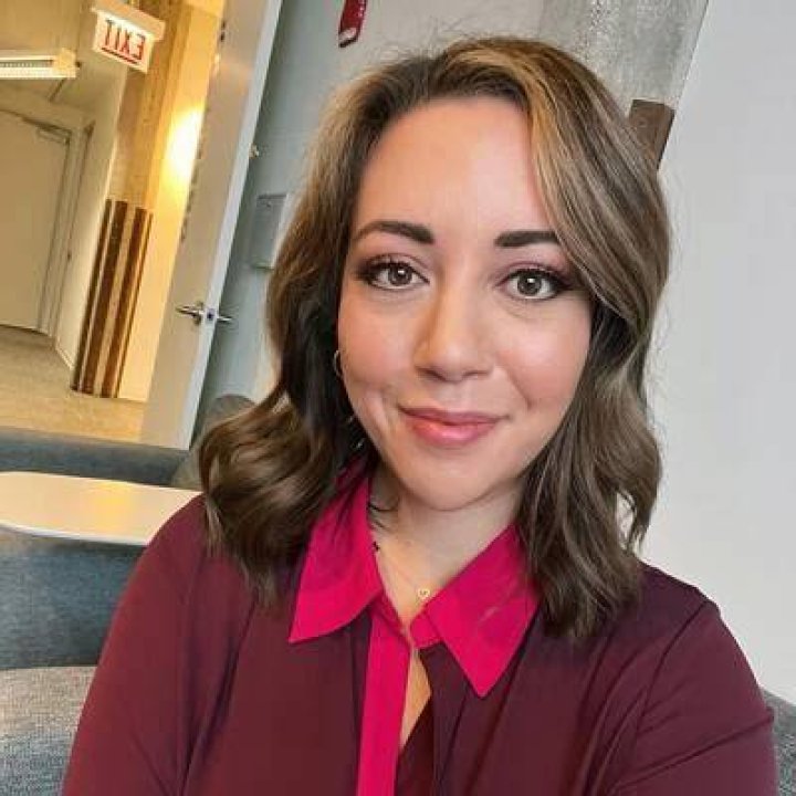 Amanda Balionis Bio Age Net Worth Salary Height In Relation Images