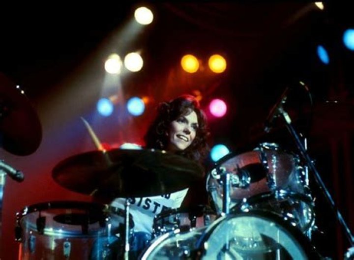 Amazing Photographs of Karen Carpenter Playing Drums and Singing