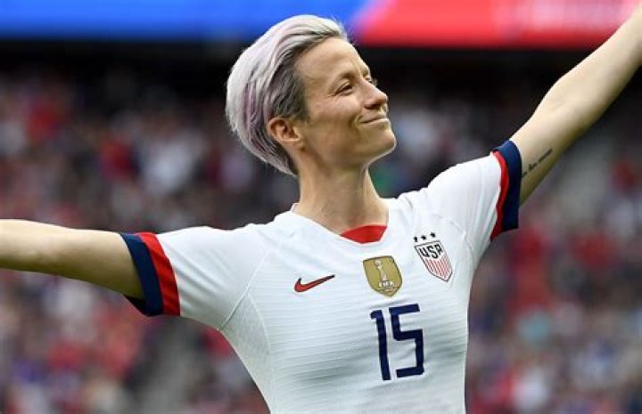 Americana Megan Rapinoe vence Bola de Ouro LusoAmericano