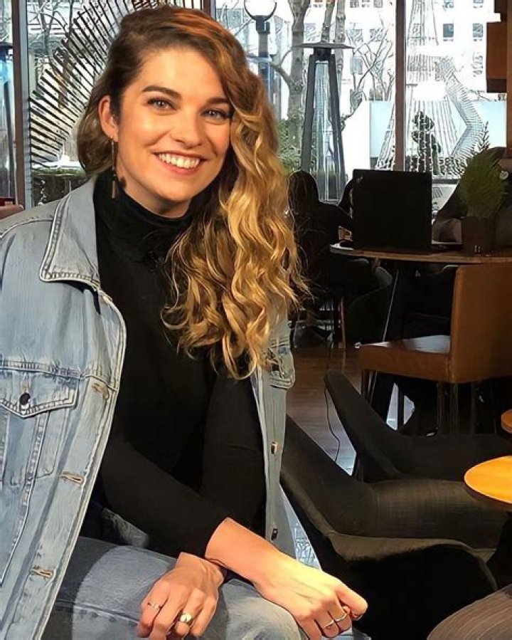 Annie Murphy Updates on Instagram &ldquo;***season 6 spoilers*** &ldquo;I&rsquo;d like