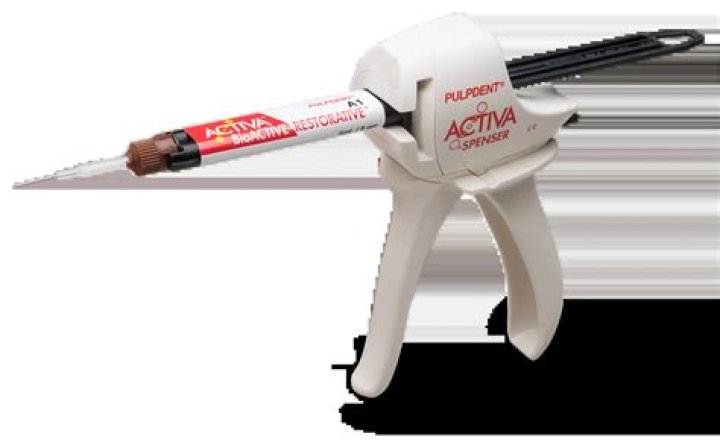 Applicator for ACTIVA RESTORATIVE PULPDENT