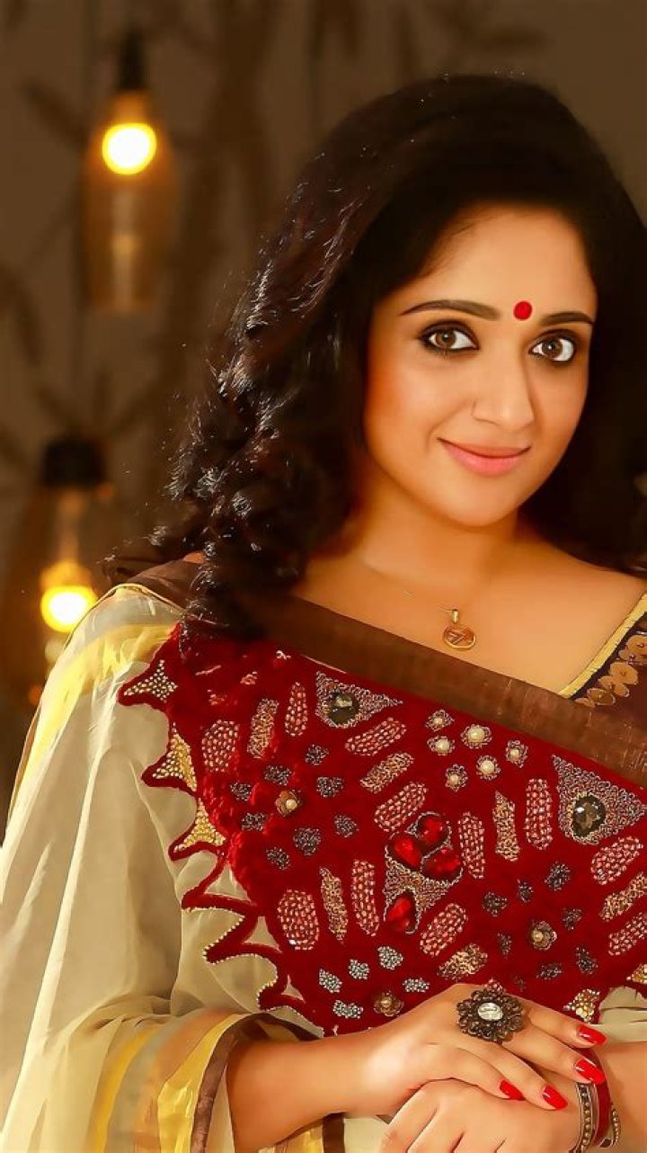 Beauty Galore HD Actress Priya Varrier Looks Like A Boy In Lovers