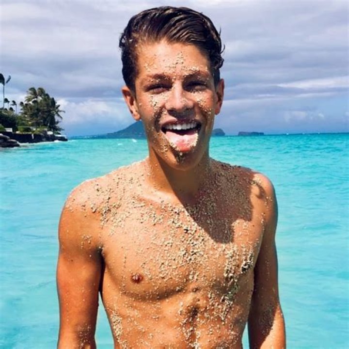 Ben Azelart's Girlfriend is 30 Years old? Ben & Andrew have Oficially