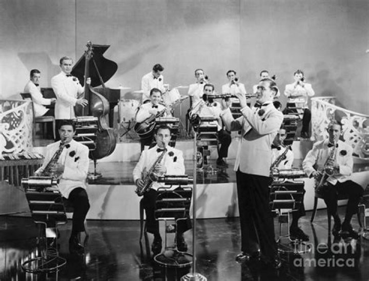 Benny Goodman and his Orchestra Down south camp meetin` YouTube
