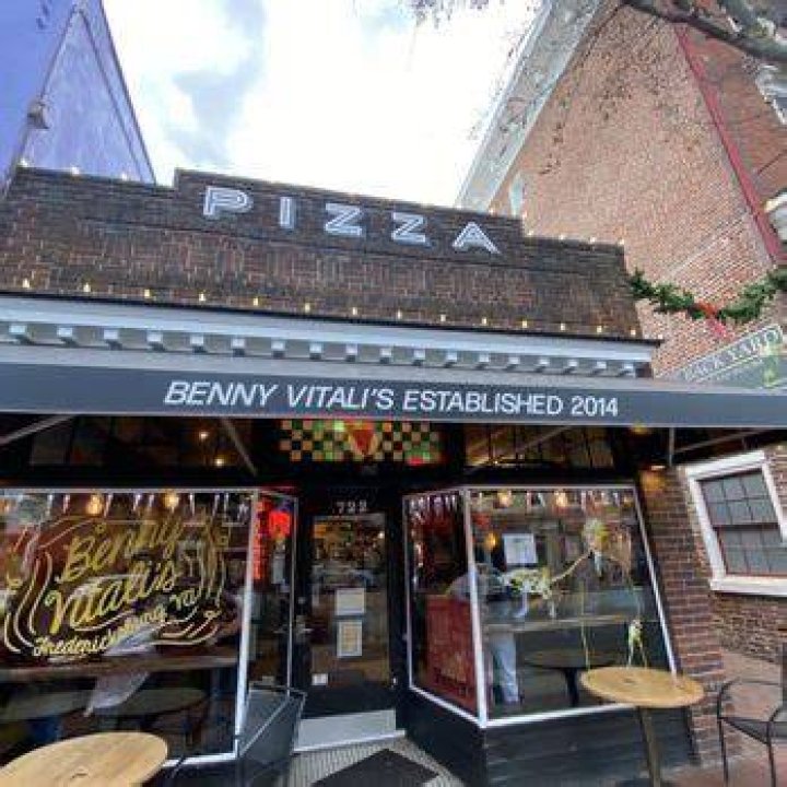 BENNY VITALIS FREDERICKSBURG, VA PIZZA REVIEW YouTube