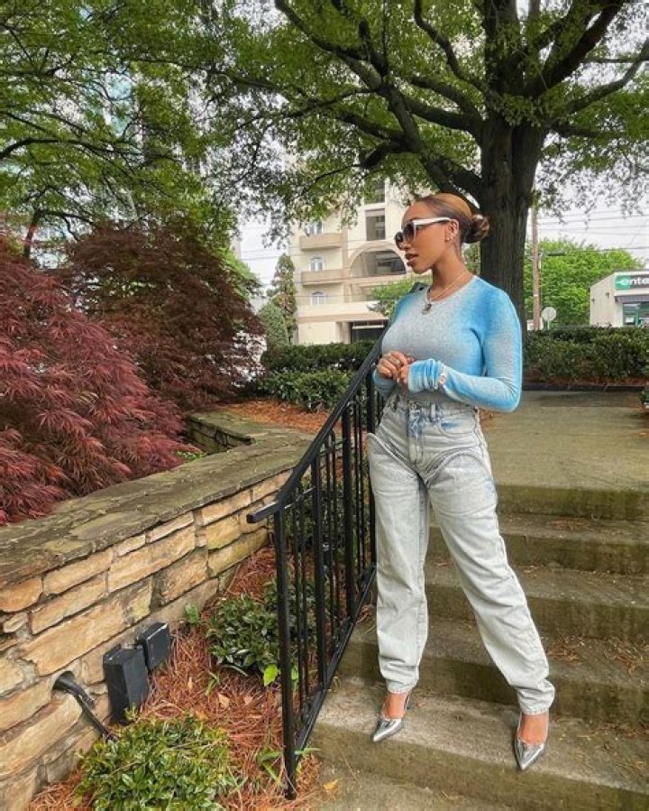 Bio, Wiki, Net Worth, Dating, Girlfriend, Age, Height, Weight
