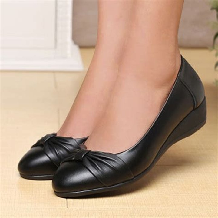 Black Flat Dress Shoes For Wide Widths Unveiled