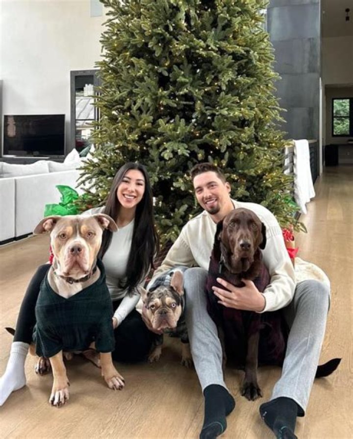 Blake Snell and his wife celebrate holiday joy with…