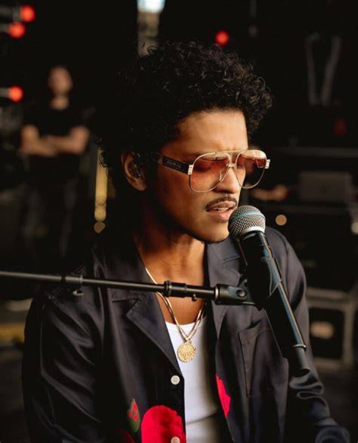 Bruno Mars Biography, Age, Boyfriend, Family Famous Biography