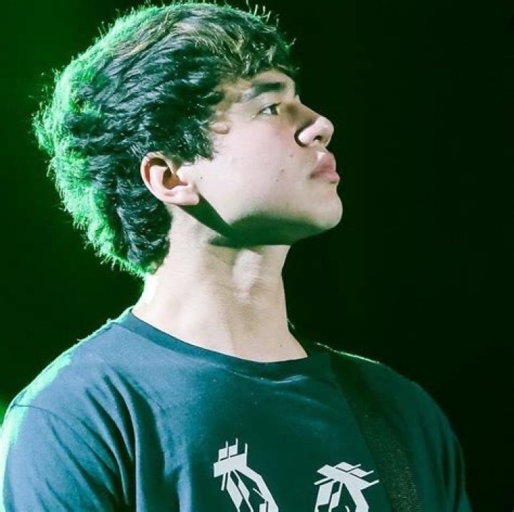 Calum Thomas Hood, Calum Hood, Pop Rock Bands, Bad Posture, Sweet