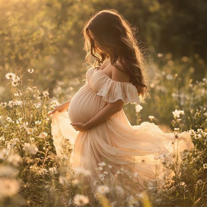 Capture the Moment &mdash; Maternity Shoot Ideas Cake Maternity