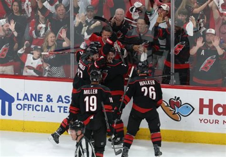 Carolina Hurricanes' Jordan Martinook to miss 68 weeks with core
