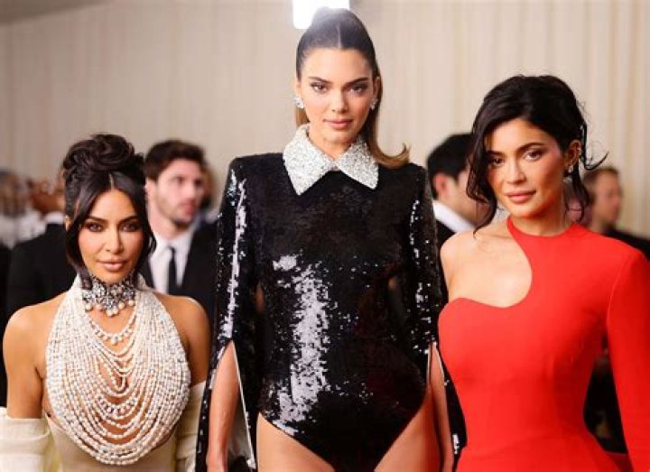 Cheeky 🍑 Kim kardashian, Fashion, Kardashian