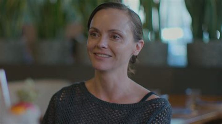 Christina Ricci ya creció así luce como Morticia Addams EL DEBATE