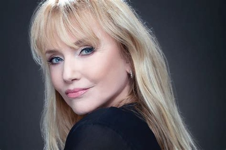Classify Rebecca de Mornay