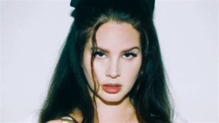 Complete Breakdown Of Lana Del Rey&rsquo;s Weight Gain Controversy