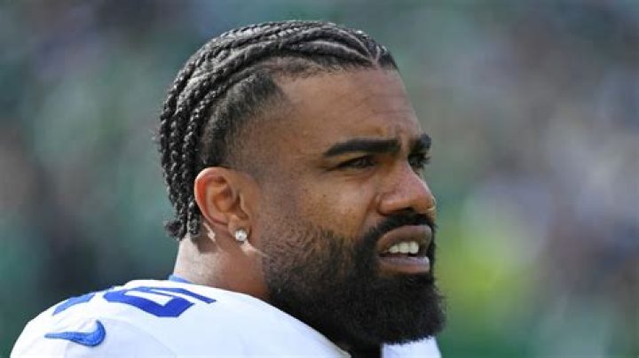 Cowboys RB Ezekiel Elliott Continues To Be Limited With Hamstring Strain