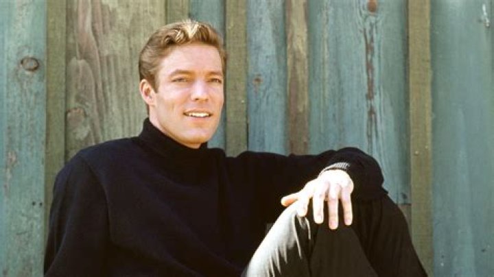 Credits to Richard Chamberlain Richard chamberlain, Falling