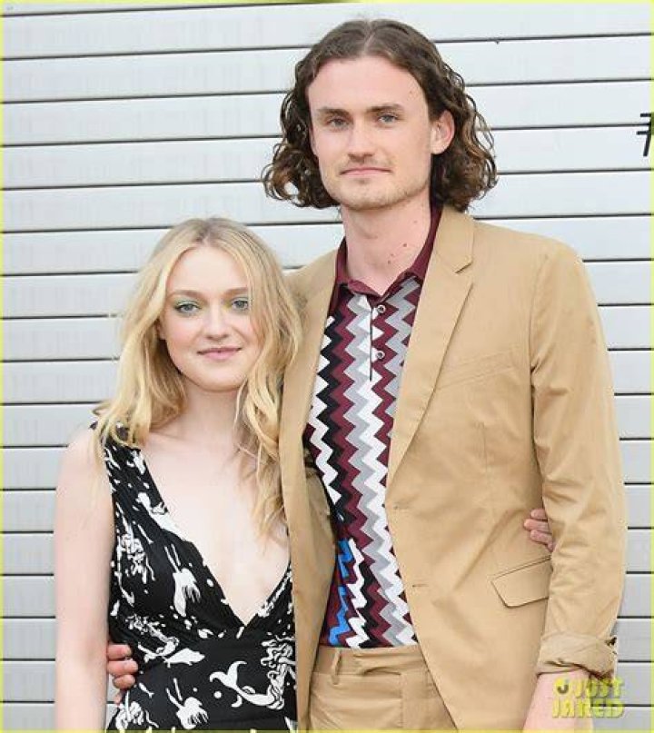 Dakota Fanning & Boyfriend Henry Frye Couple Up for Lunch Date Photo