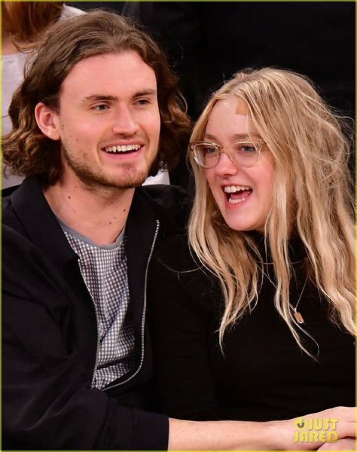 Dakota Fanning and Her Boyfriend Out in NYC July 2014 • CelebMafia