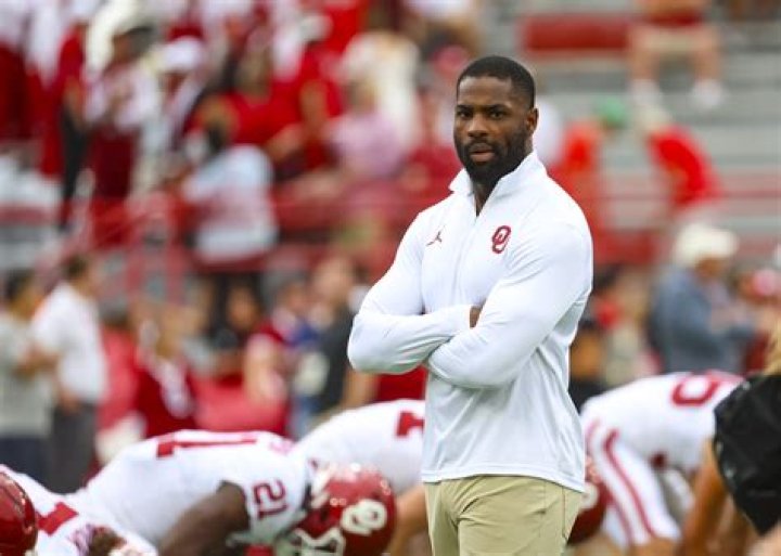 DeMarco Murray returns to Oklahoma as running backs coach