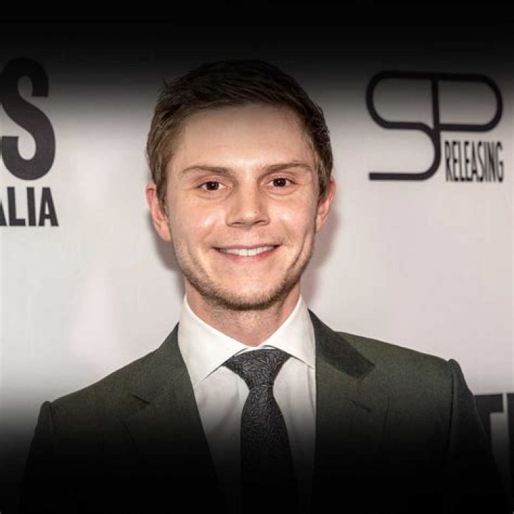Does Evan Peters Have a Girlfriend? A Closer Look at His Dating History