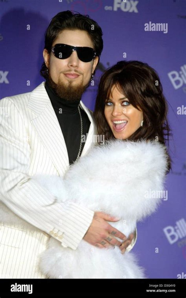 (dpa) Musician Dave Navarro and his wife, US actress Carmen Electra