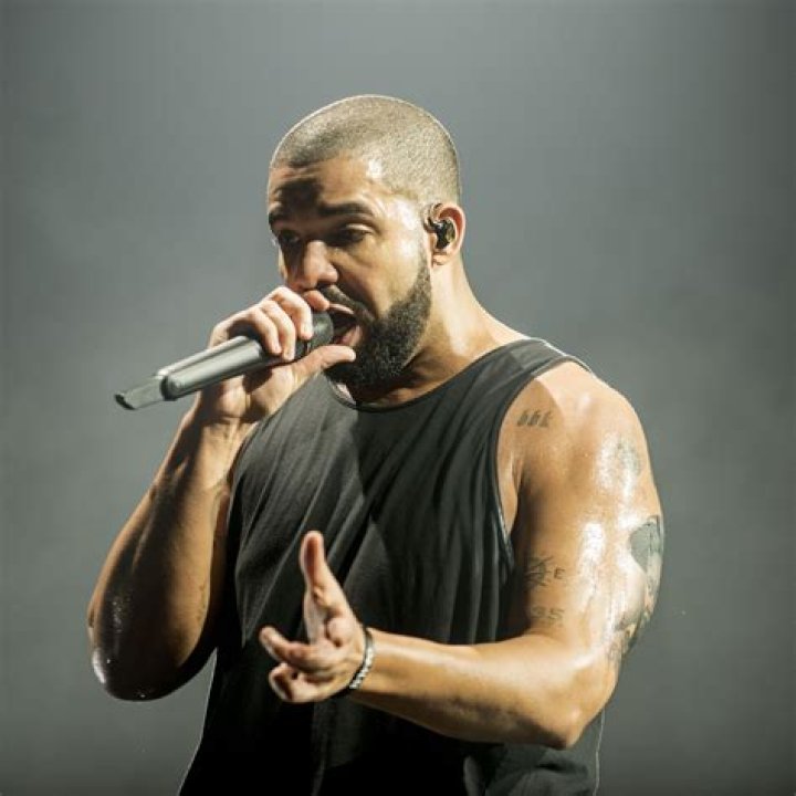 Drake Flexes His New Face Tattoo