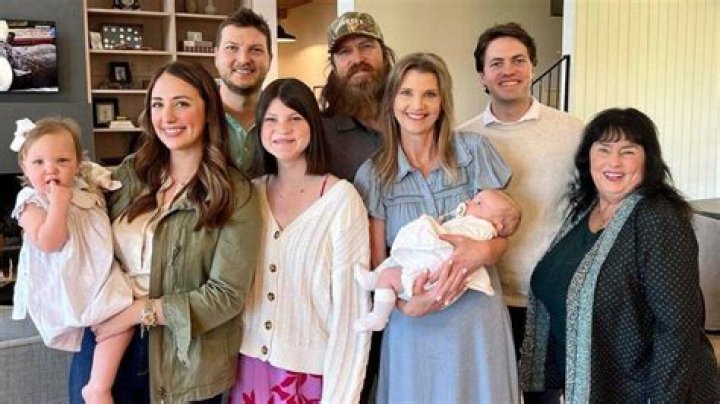 DUCK DYNASTY Star Jase Robertson&rsquo;s Daughter Mia to Have Major Surgery