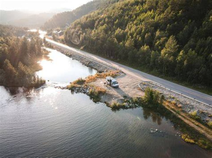 Eamon and Bec Van Lifers Turned Cabin Owners Living the Canadian Dream