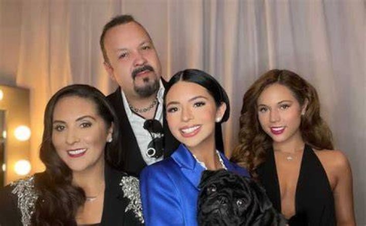 Ella es Aneliz Álvarez Alcalá, la mamá de Ángela Aguilar CHIC Magazine