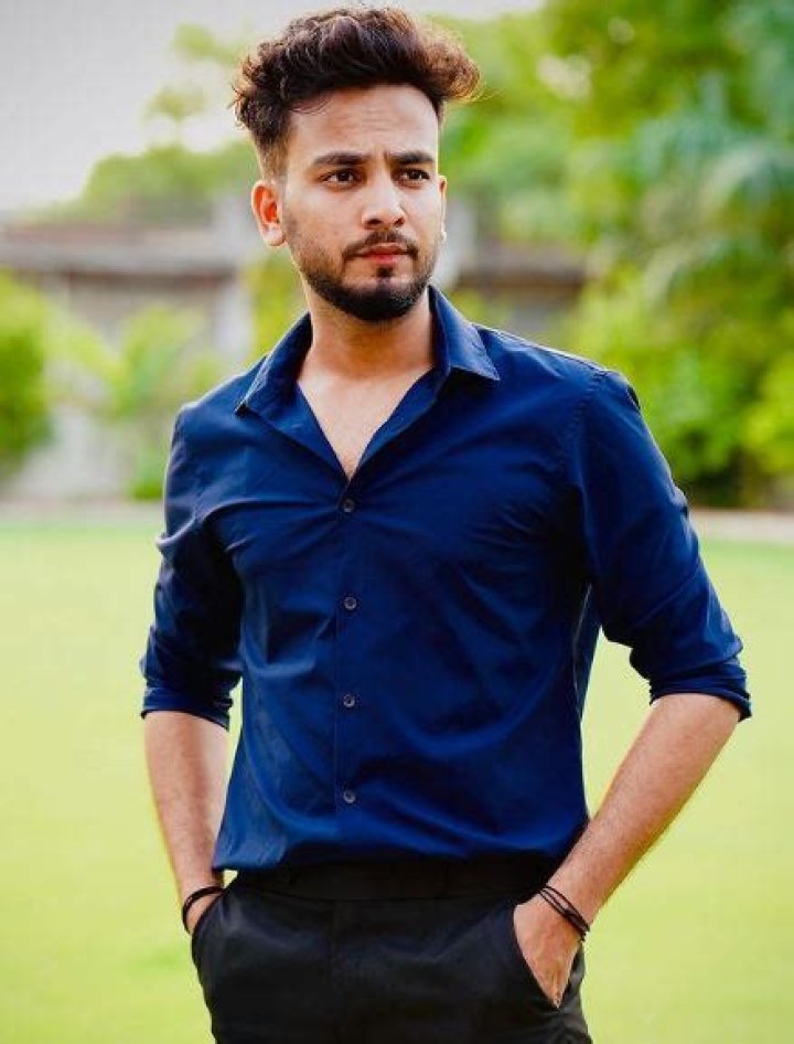 Elvish Yadav Age, Birthday, Net Worth, Girlfriend, Parents, Height