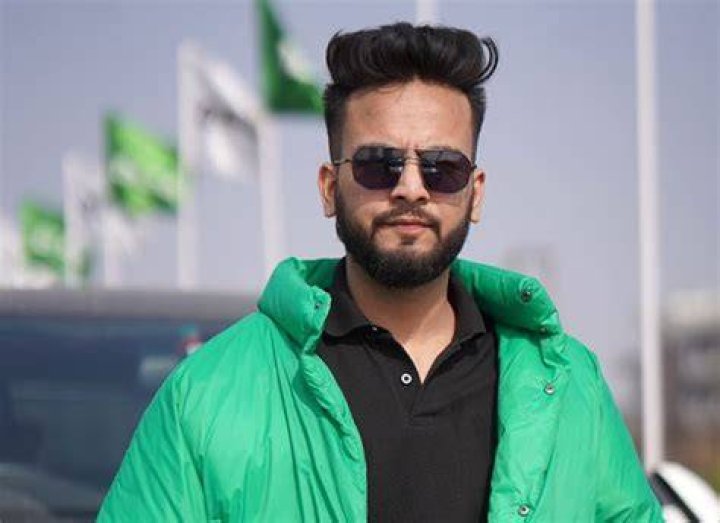 Elvish Yadav Age, Height, Bio, Wiki, Affairs, Facts & More
