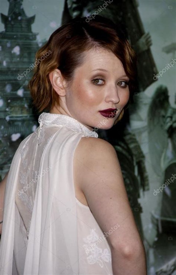 Emily Browning Photo Gallery