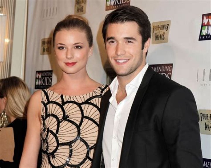 Emily VanCamp Net Worth, Age, Height, Husband, Profile, Movies