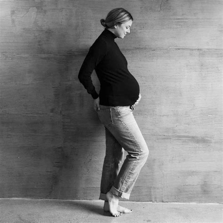 Emily vancamp pregnant