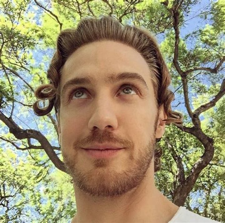 Eugenio Siller es definitivamente el rey de los SELFIES en Instagram