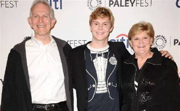 Evan Peters children Does Evan Peters have children? Celebrity FAQs
