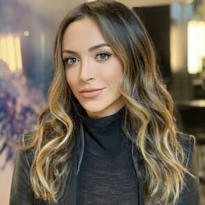 Farrah Aldjufrie Bio, Age, Net Worth, Height, In Relation, Facts