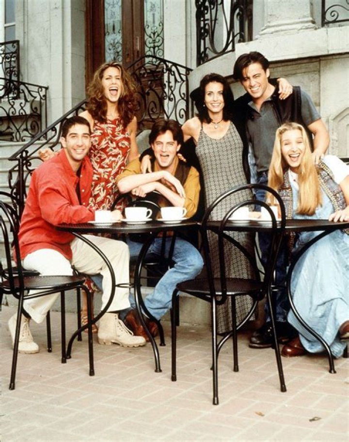 Friends star Lisa Kudrow 'cries' as she announces incredible news