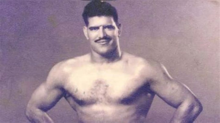 Gama Pehlwan Wiki, Age, Height, Son, Wife, 1200 Kg Stone, Death Reason
