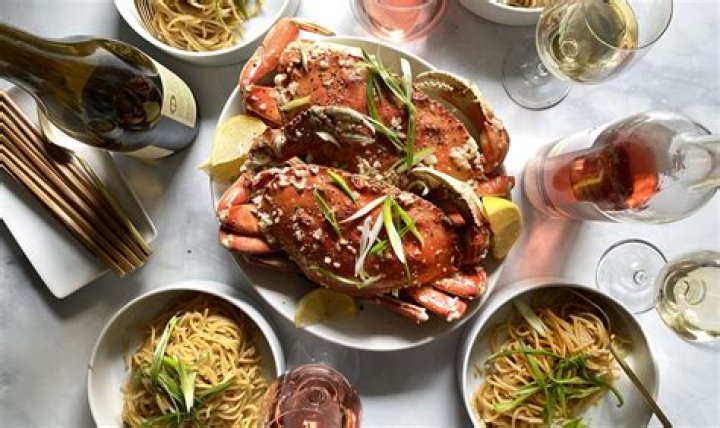 GARLIC NOODLE LIFT 💥 seafood carbs garlic ___________ ALSO, LIVE
