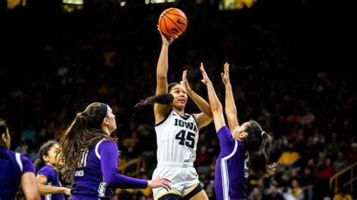 Hannah Stuelke showcases more growth in Iowa's win over Northwestern