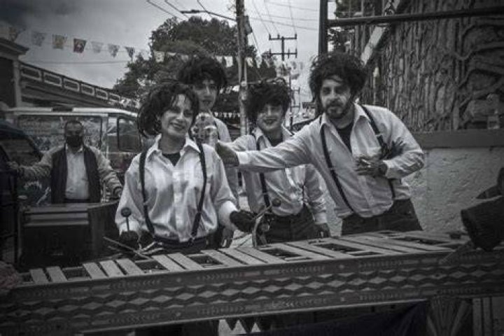 Historias, fotos, notas, trips y otros chunches . . . DESPIDEN AL