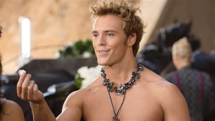 How Tall is Sam Claflin? Height (2020) How Tall is Man?